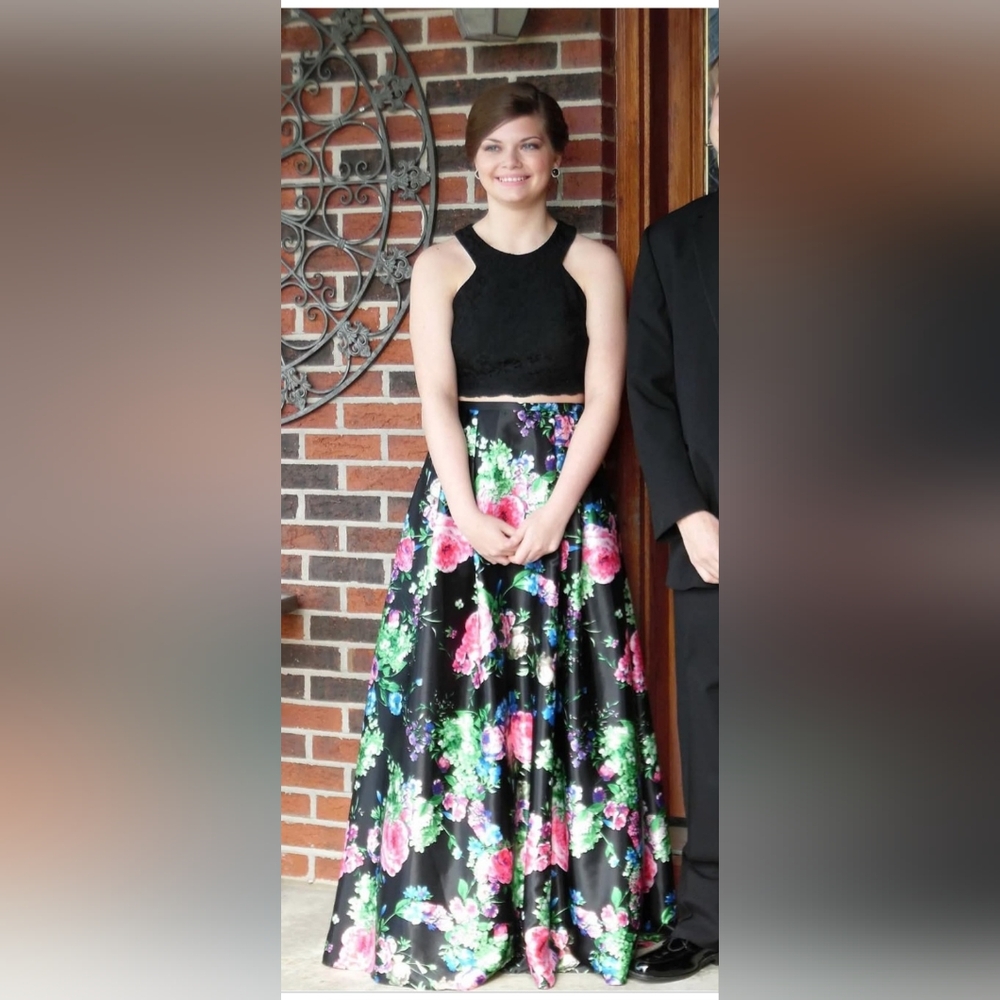 Blondie Nites By Stacy Sklar 2 Piece Floral Prom Gown Size 7